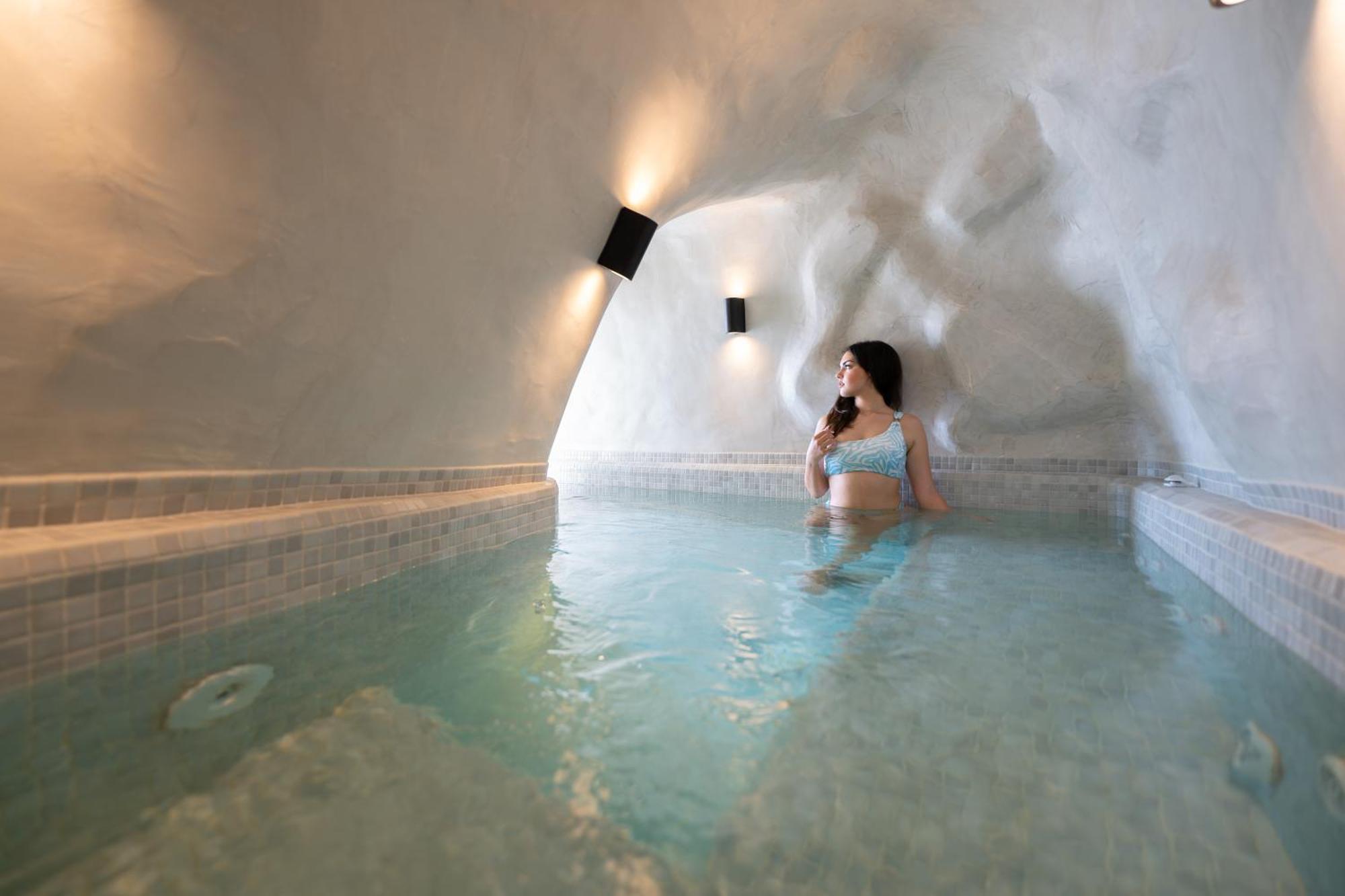 קרטראדוס Neoma Luxury Suites מראה חיצוני תמונה