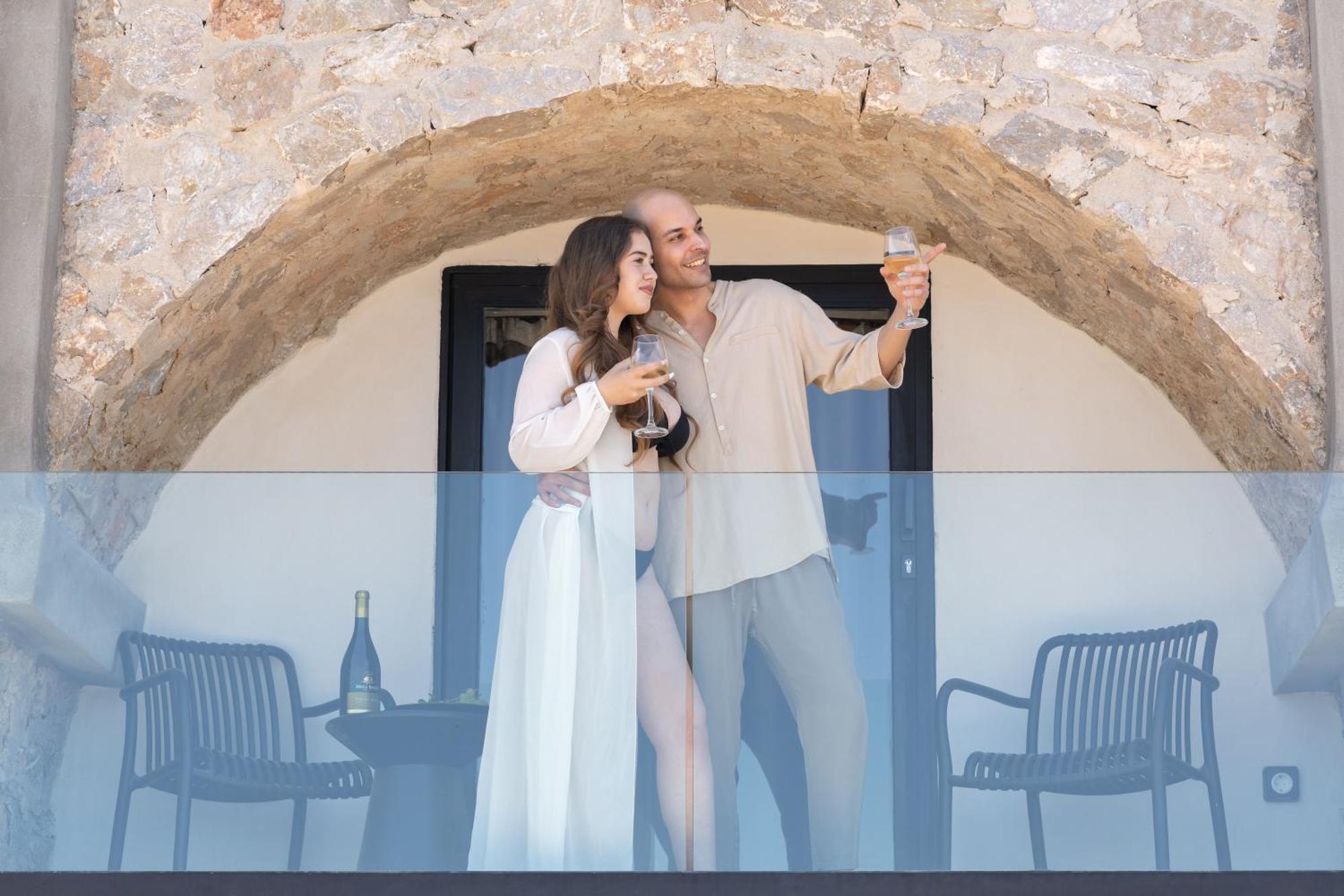 קרטראדוס Neoma Luxury Suites מראה חיצוני תמונה